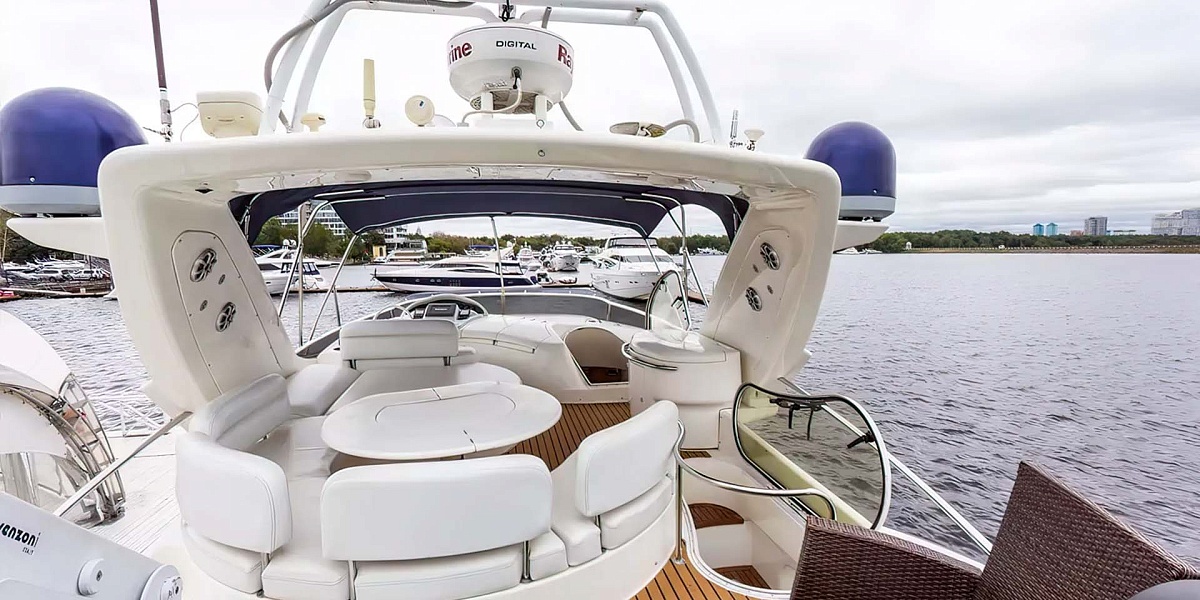 Аренда моторной яхты Azimut 68 В Москве